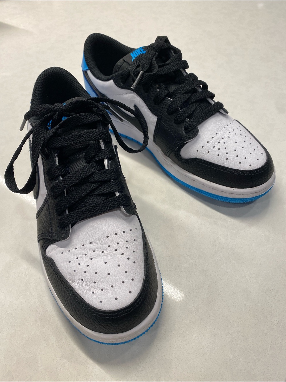 Nike Kids Low-Top Air Jordan 1 Retro Sneakers in Black, White & Blue Accent